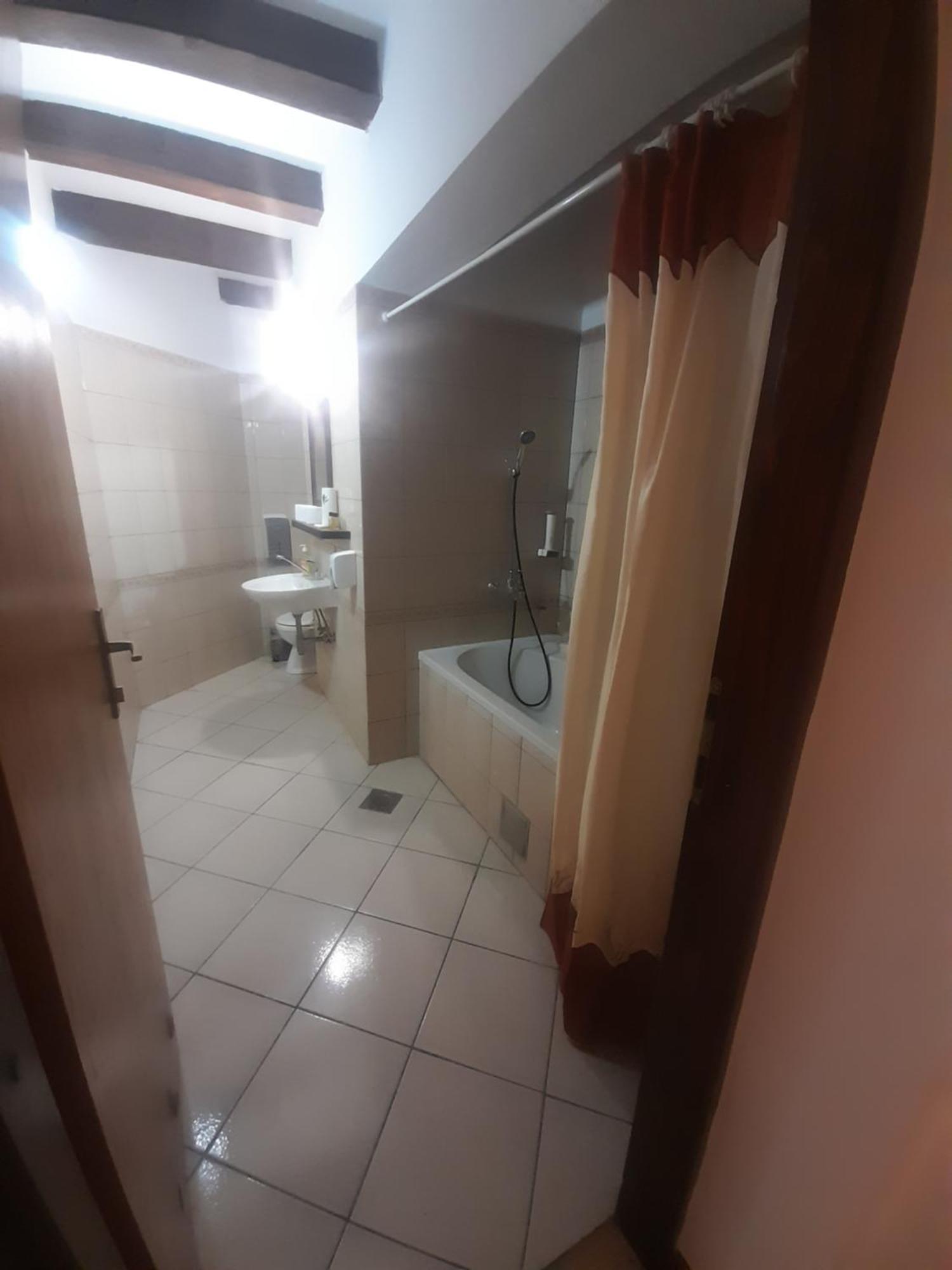 Teuta Palace Dom Faletici Hotel Sarajevo Eksteriør billede